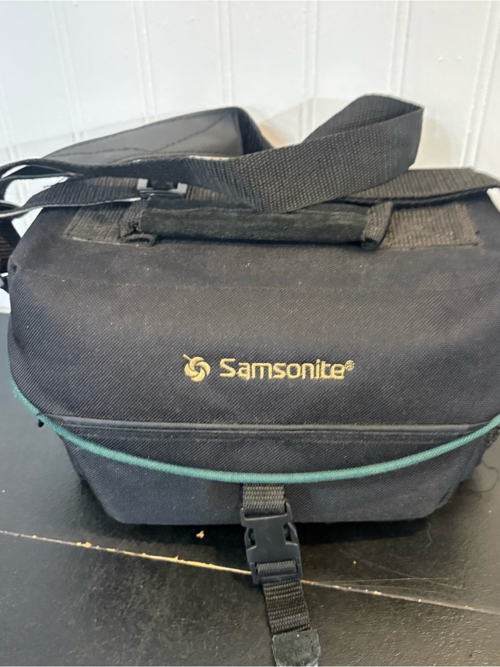 Samsonite Small -Compact Padded Black/Green Camera
Bag-Divider & Strap for Film